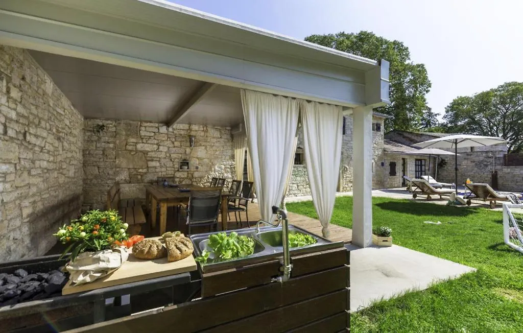 Beautiful Villa Jadreska With Pool In كانافانار